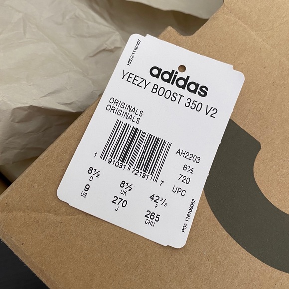 YEEZY BOOST 350 V2 Beluga 2.0 - Picture 6 of 6